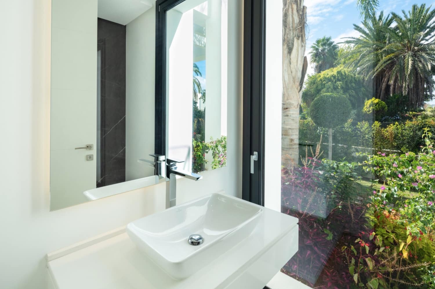 5 bedroom Villa for sale in Marbella with pool garage - € 3,900,000 (Ref: 8464453)