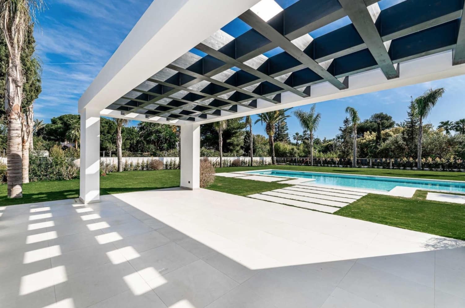 5 bedroom Villa for sale in Marbella with pool garage - € 3,900,000 (Ref: 8464453)