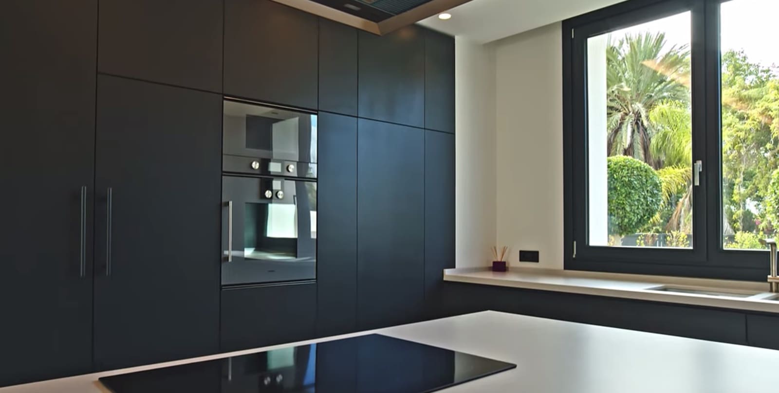 5 bedroom Villa for sale in Marbella with pool garage - € 3,900,000 (Ref: 8464453)