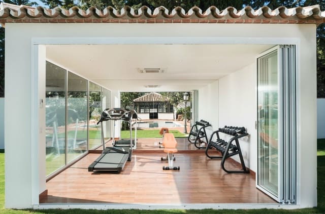 12 makuuhuone Huvila myytävänä paikassa Sierra Blanca, Marbella mukana uima-altaan 
autotalli - 7 000 000 € (Ref: 8464455)