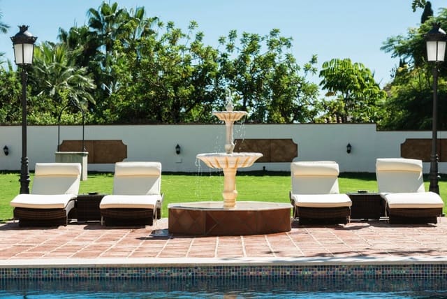 12 makuuhuone Huvila myytävänä paikassa Sierra Blanca, Marbella mukana uima-altaan 
autotalli - 7 000 000 € (Ref: 8464455)