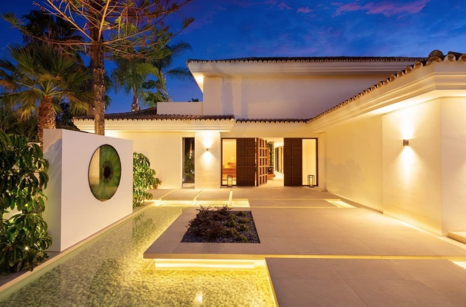 5 bedroom Villa for sale in Nueva Andalucia with pool garage - € 4,995,000 (Ref: 8464459)