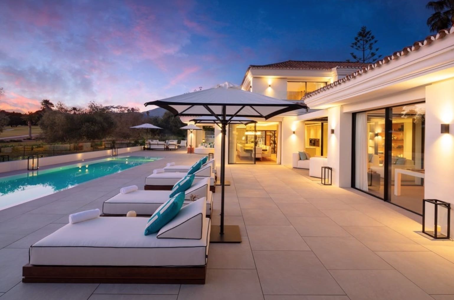 5 bedroom Villa for sale in Nueva Andalucia with pool garage - € 4,995,000 (Ref: 8464459)