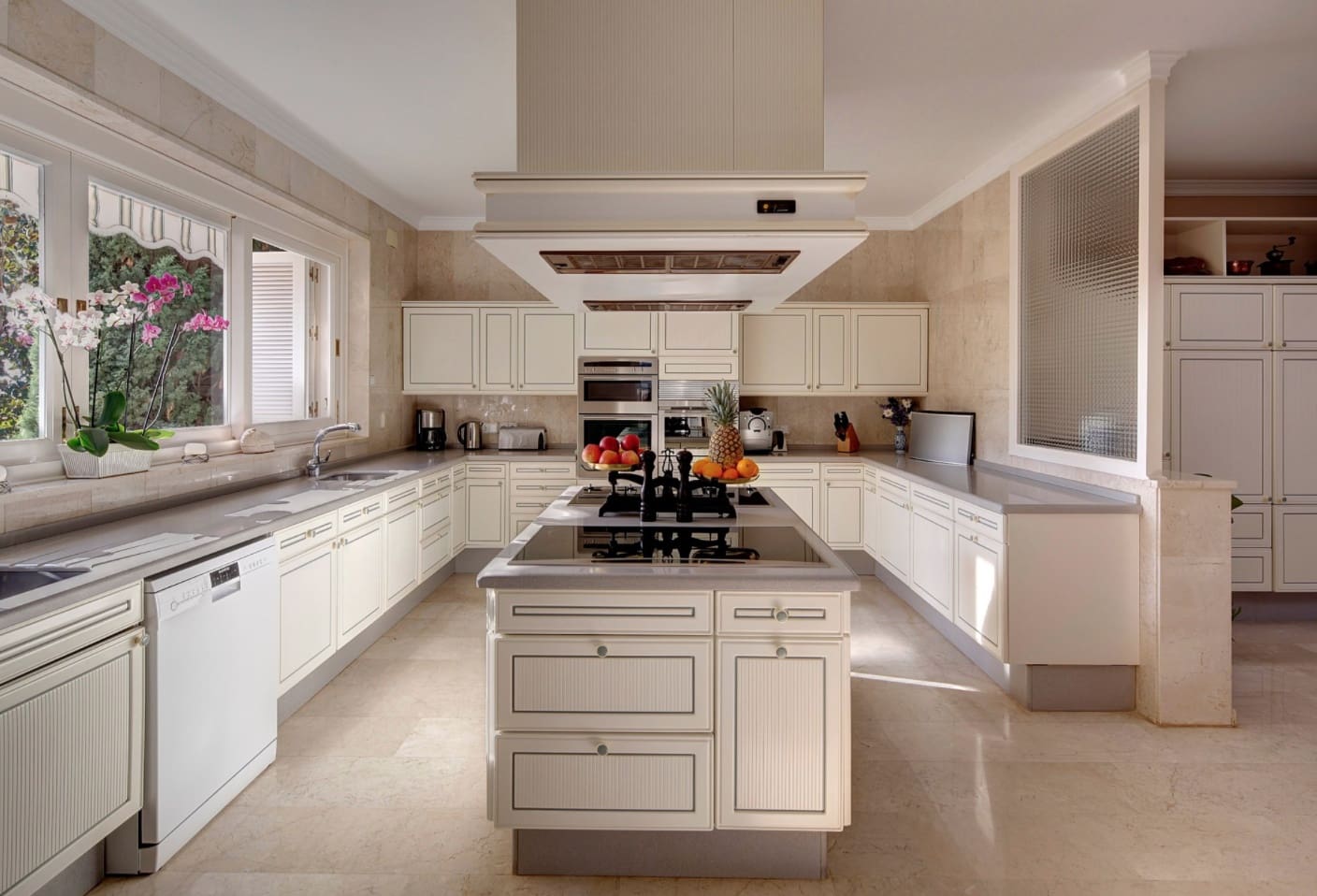 10 quarto Moradia para venda em Marbella com piscina garagem - 9 800 000 € (Ref: 8464461)