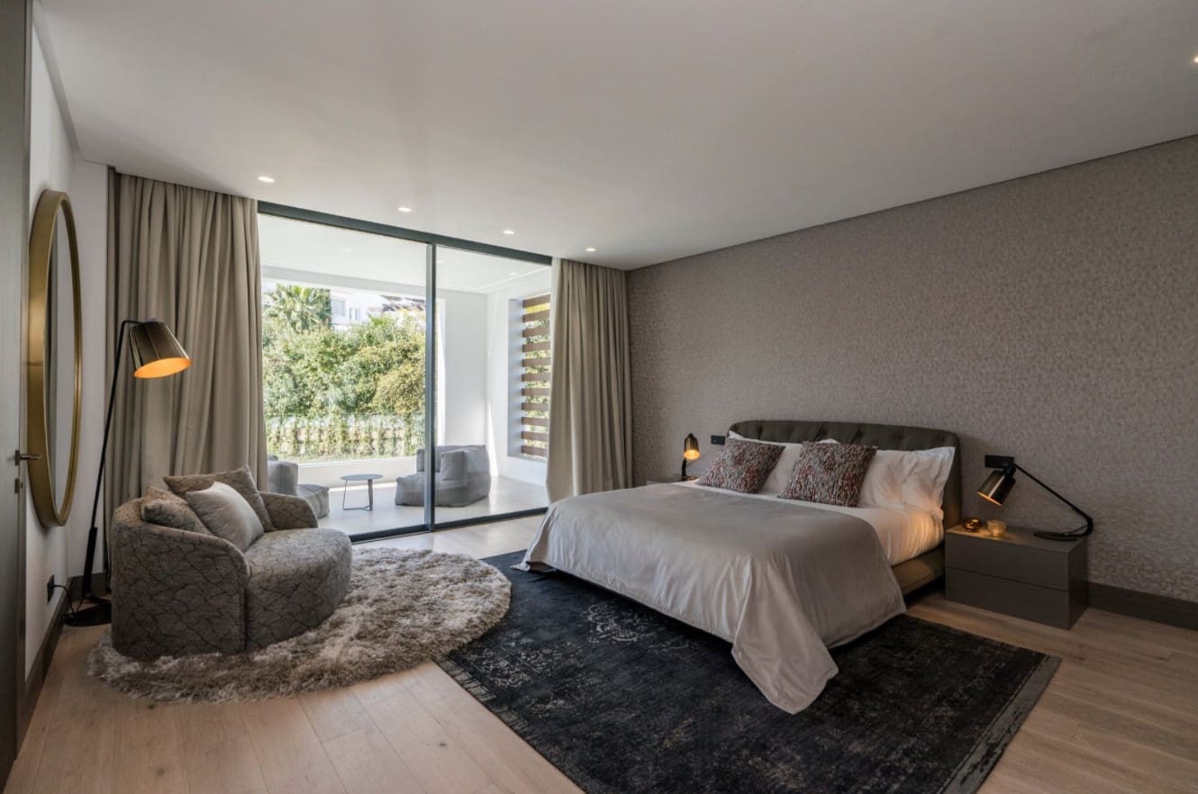 6 bedroom Villa for sale in Nueva Andalucia with pool garage - € 3,995,000 (Ref: 8464462)