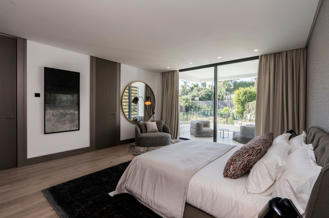 6 bedroom Villa for sale in Nueva Andalucia with pool garage - € 3,995,000 (Ref: 8464462)