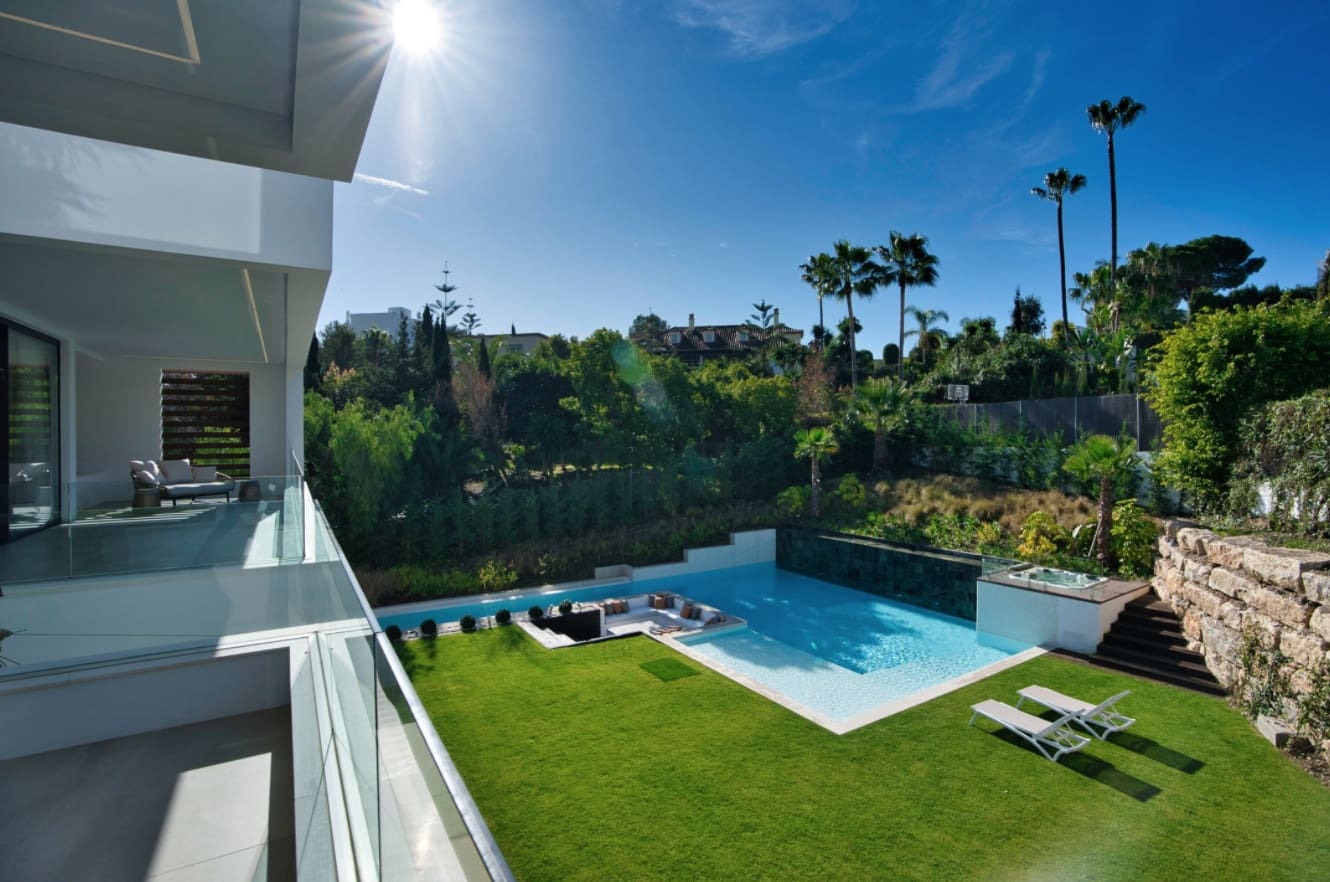 6 bedroom Villa for sale in Nueva Andalucia with pool garage - € 3,995,000 (Ref: 8464462)