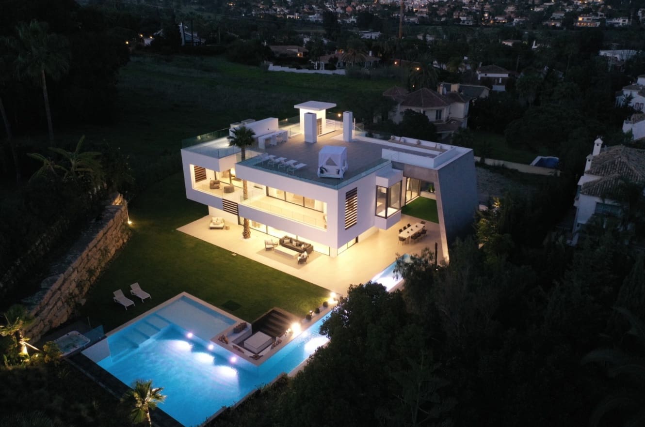 6 bedroom Villa for sale in Nueva Andalucia with pool garage - € 3,995,000 (Ref: 8464462)