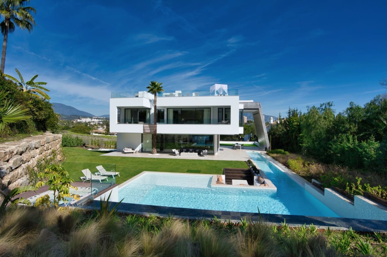 6 bedroom Villa for sale in Nueva Andalucia with pool garage - € 3,995,000 (Ref: 8464462)