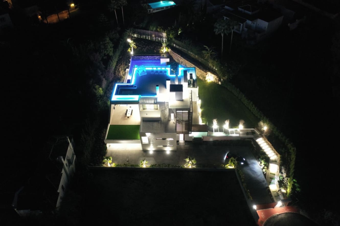 6 bedroom Villa for sale in Nueva Andalucia with pool garage - € 3,995,000 (Ref: 8464462)