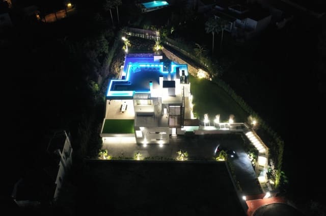 6 Zimmer Villa zu verkaufen in Nueva Andalucia, Marbella mit Pool Garage - 3.995.000 € (Ref: 8464462)