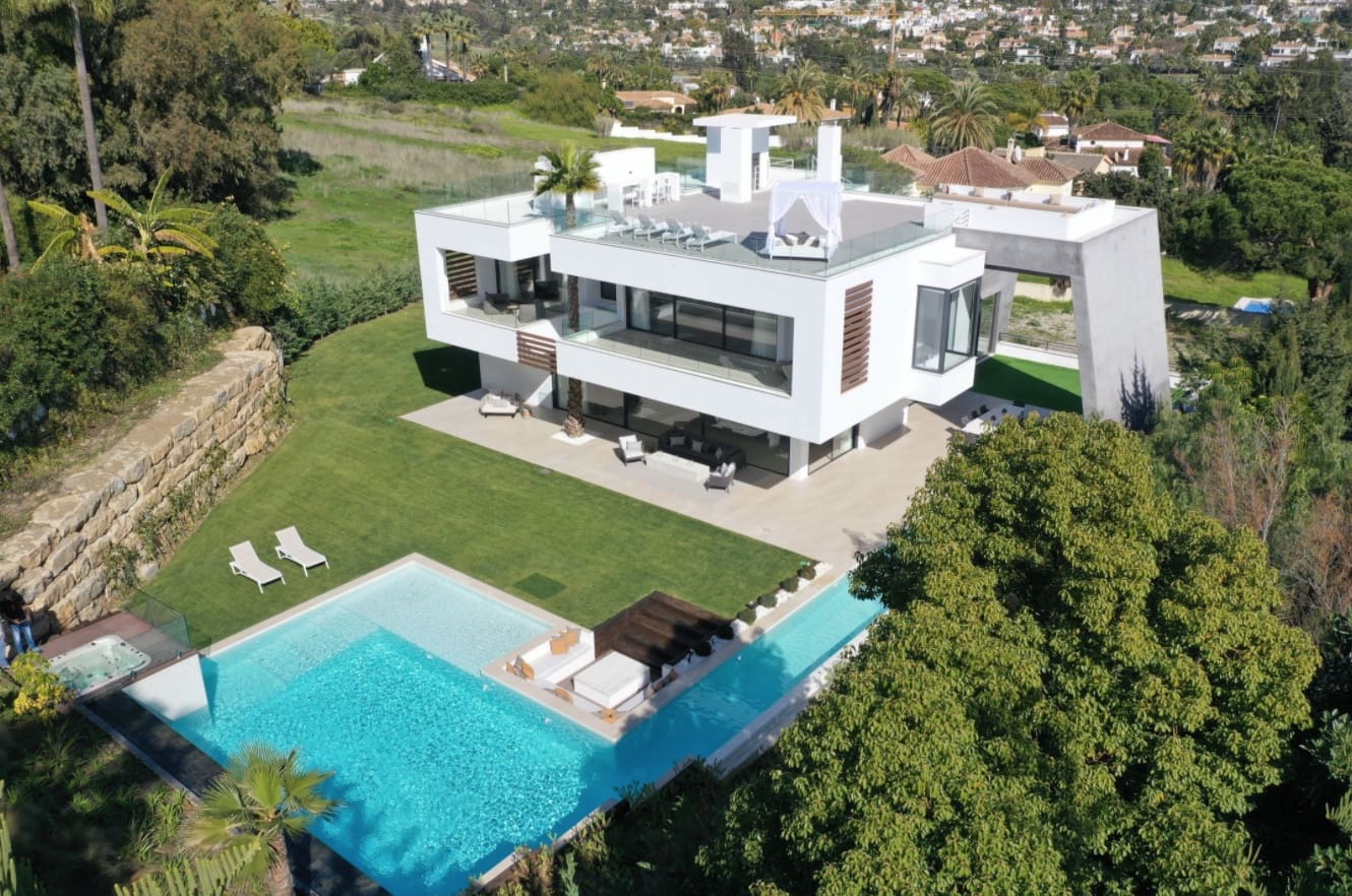 6 bedroom Villa for sale in Nueva Andalucia with pool garage - € 3,995,000 (Ref: 8464462)