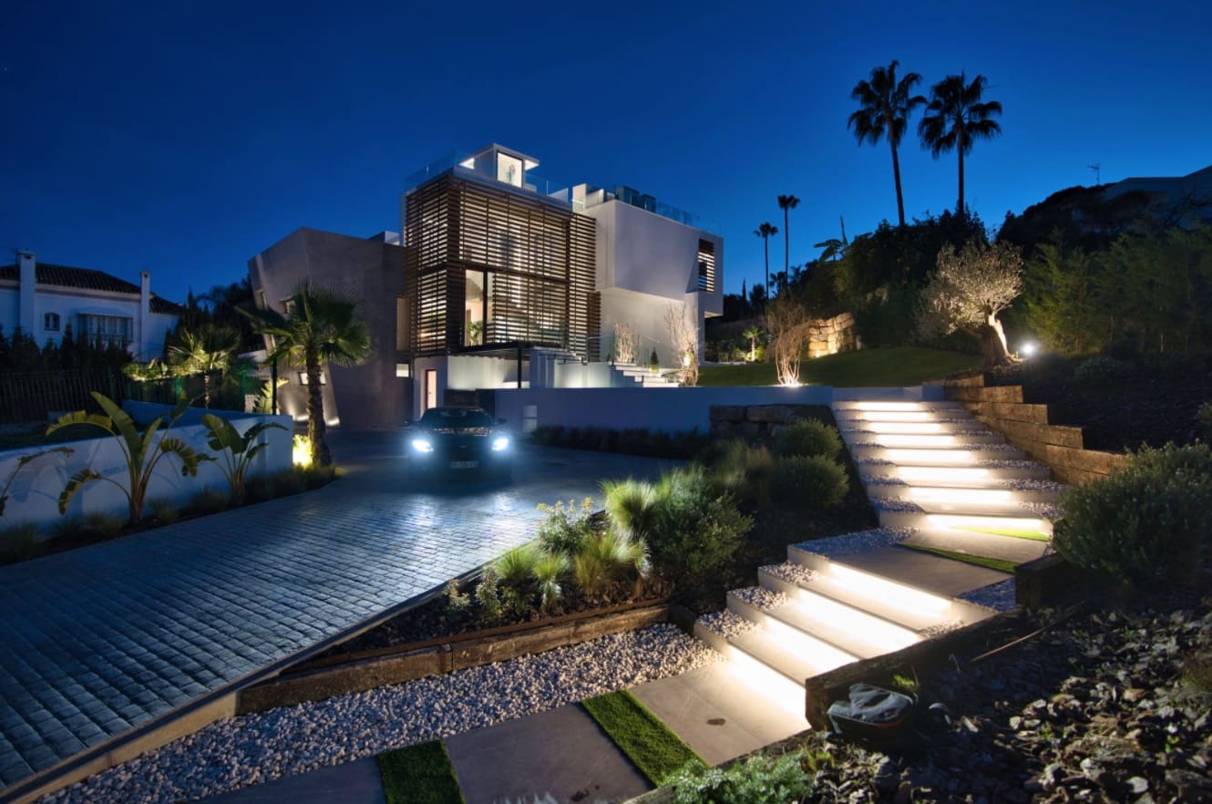 6 bedroom Villa for sale in Nueva Andalucia with pool garage - € 3,995,000 (Ref: 8464462)