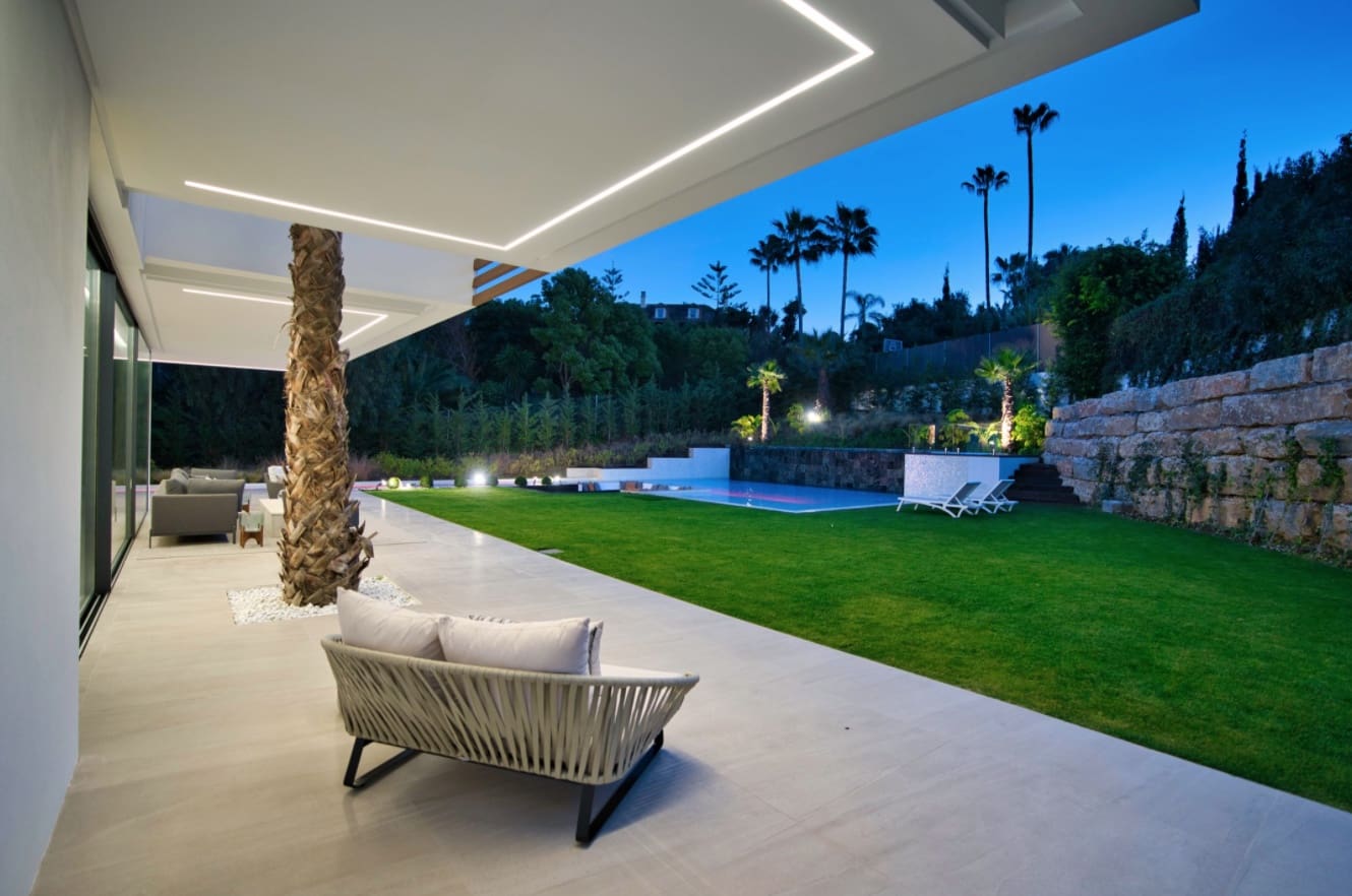 6 bedroom Villa for sale in Nueva Andalucia with pool garage - € 3,995,000 (Ref: 8464462)