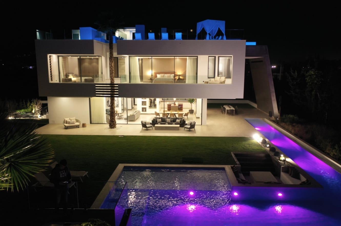 6 bedroom Villa for sale in Nueva Andalucia with pool garage - € 3,995,000 (Ref: 8464462)