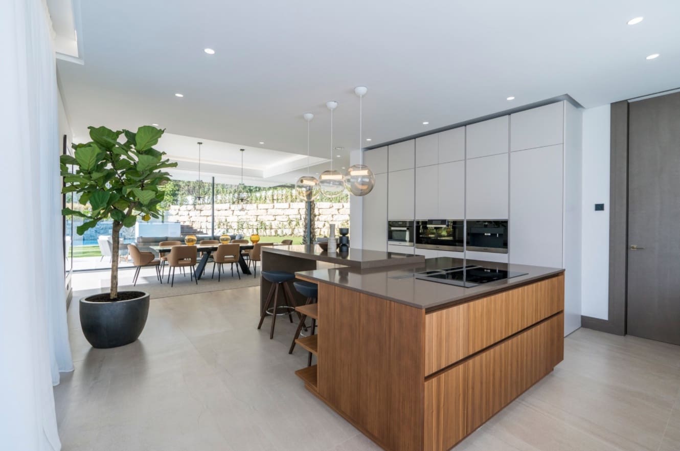 6 bedroom Villa for sale in Nueva Andalucia with pool garage - € 3,995,000 (Ref: 8464462)