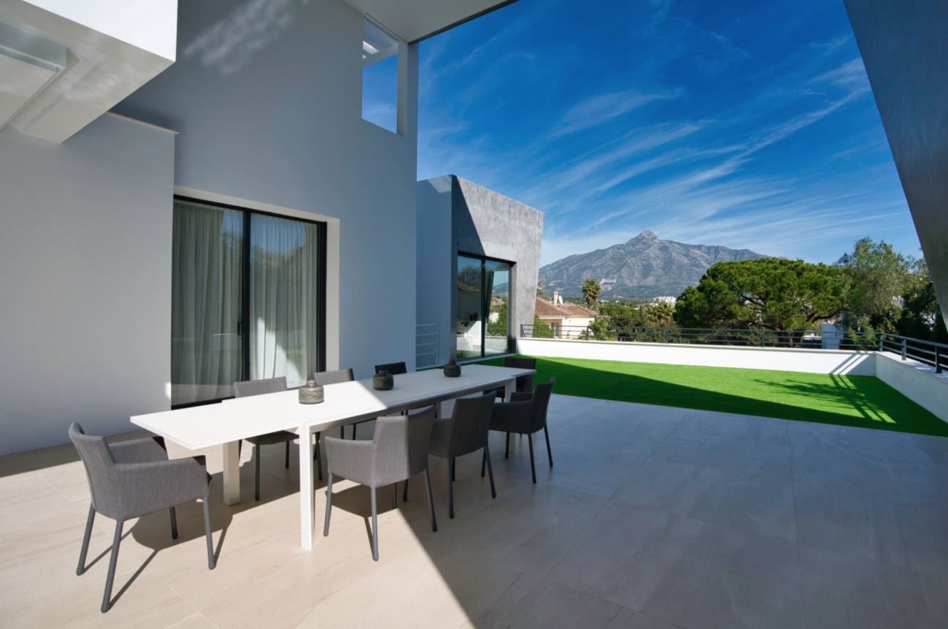 6 bedroom Villa for sale in Nueva Andalucia with pool garage - € 3,995,000 (Ref: 8464462)