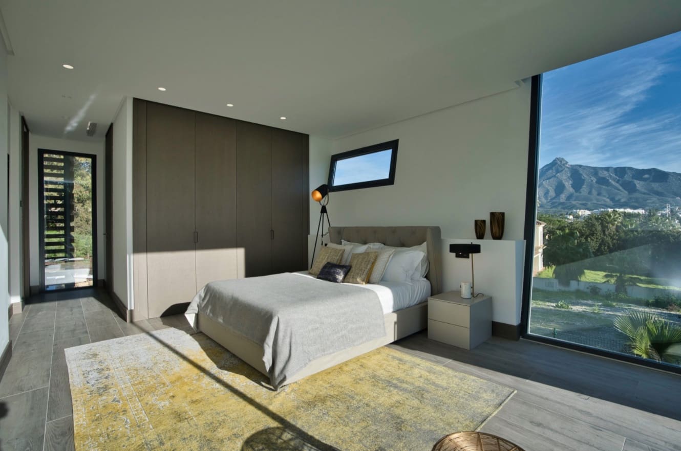 6 bedroom Villa for sale in Nueva Andalucia with pool garage - € 3,995,000 (Ref: 8464462)