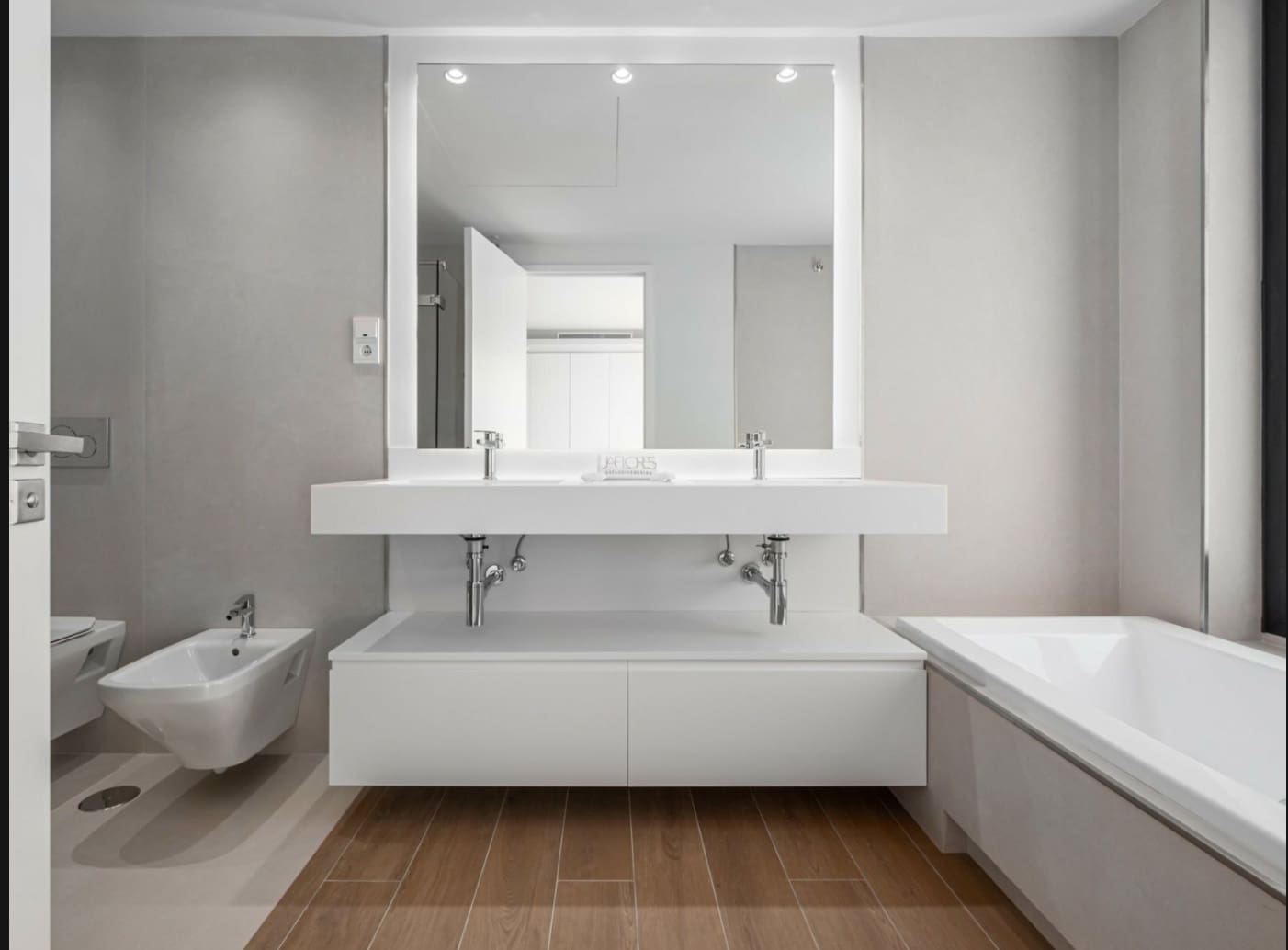 4 bedroom Villa for sale in Estepona with pool garage - € 2,350,000 (Ref: 8464463)