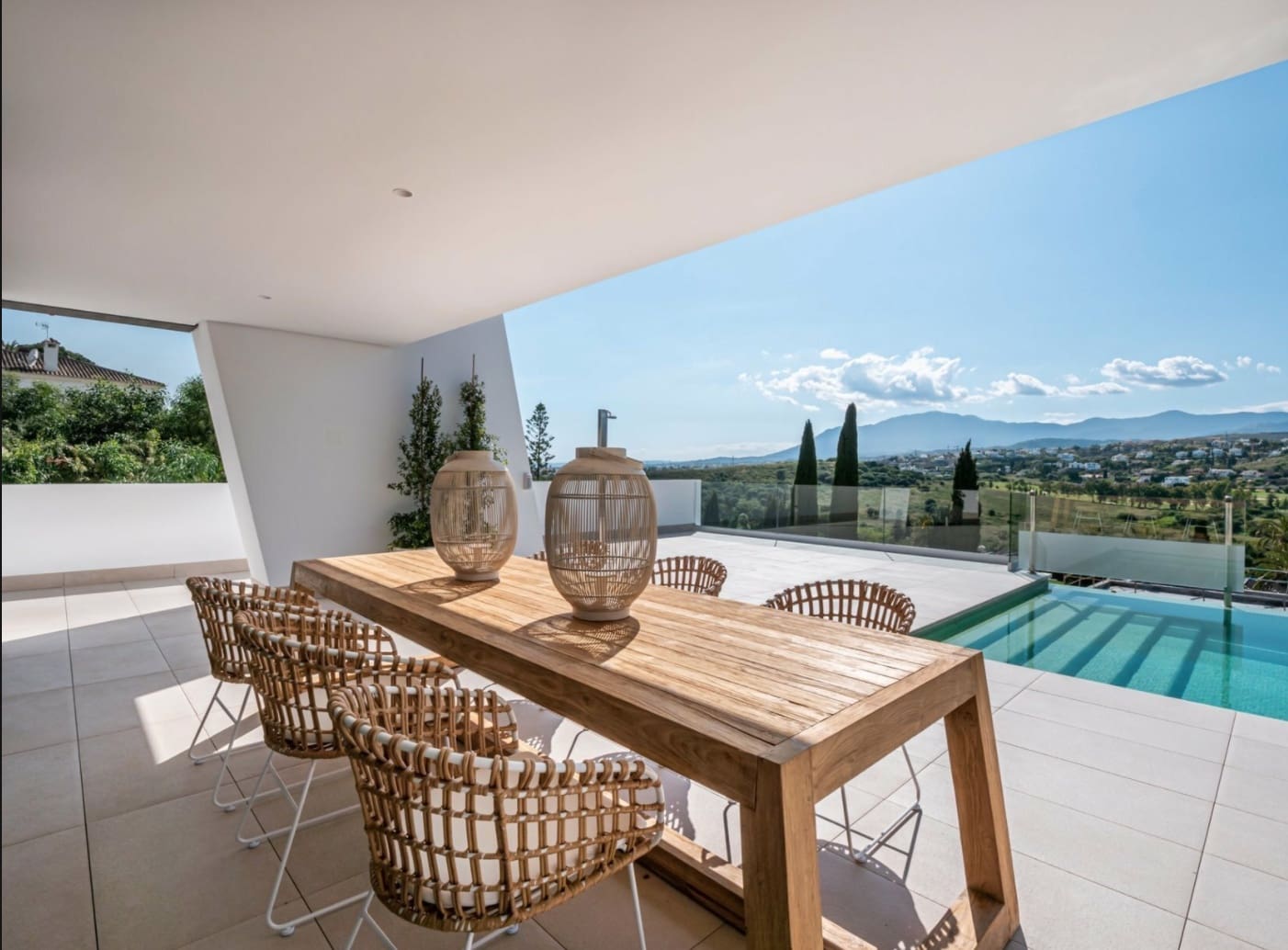 4 bedroom Villa for sale in Estepona with pool garage - € 2,350,000 (Ref: 8464463)