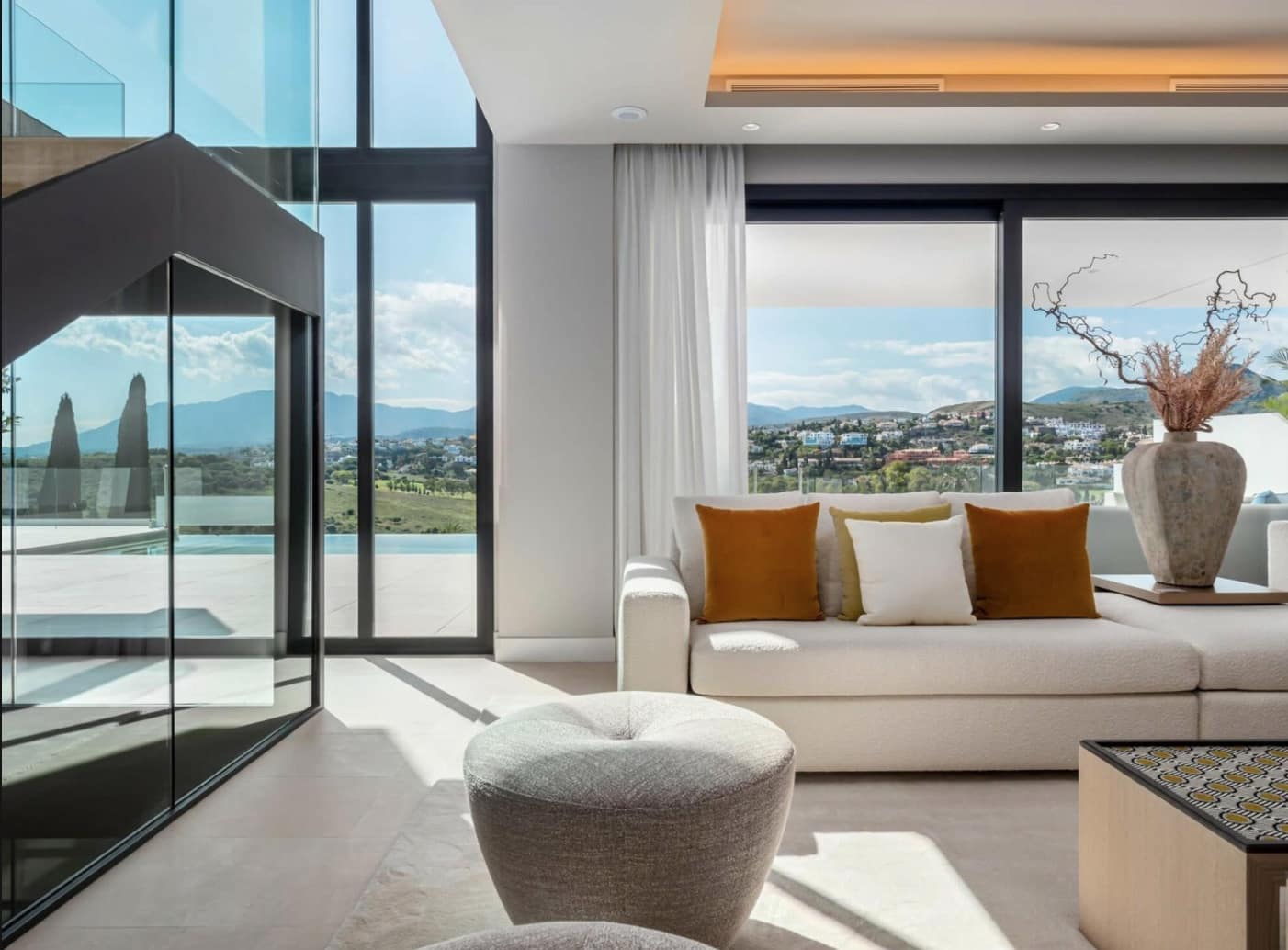 4 bedroom Villa for sale in Estepona with pool garage - € 2,350,000 (Ref: 8464463)