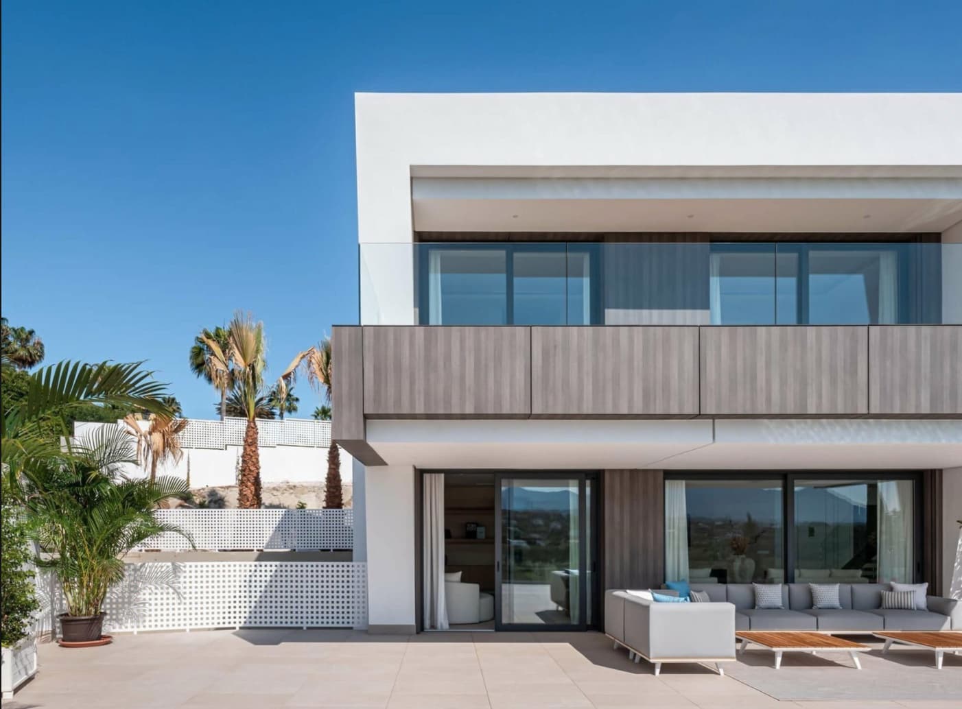 4 bedroom Villa for sale in Estepona with pool garage - € 2,350,000 (Ref: 8464463)