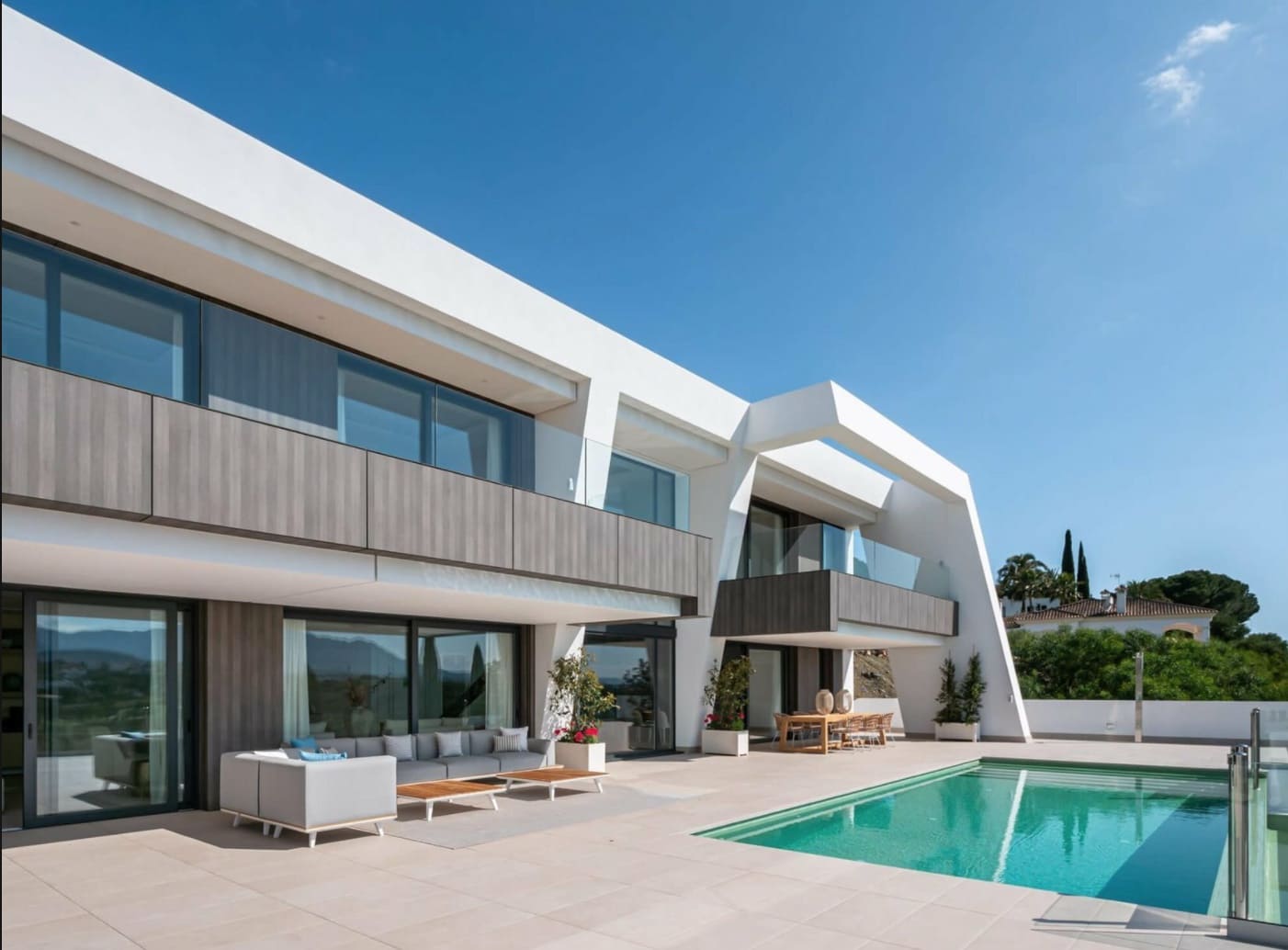 4 bedroom Villa for sale in Estepona with pool garage - € 2,350,000 (Ref: 8464463)