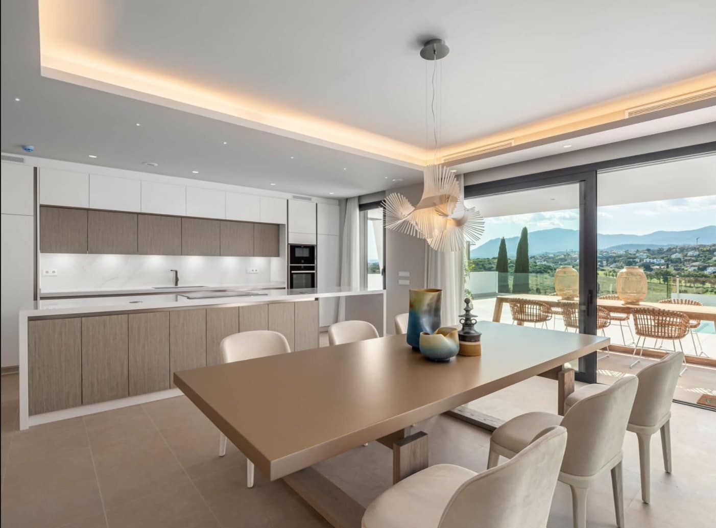 4 bedroom Villa for sale in Estepona with pool garage - € 2,350,000 (Ref: 8464463)