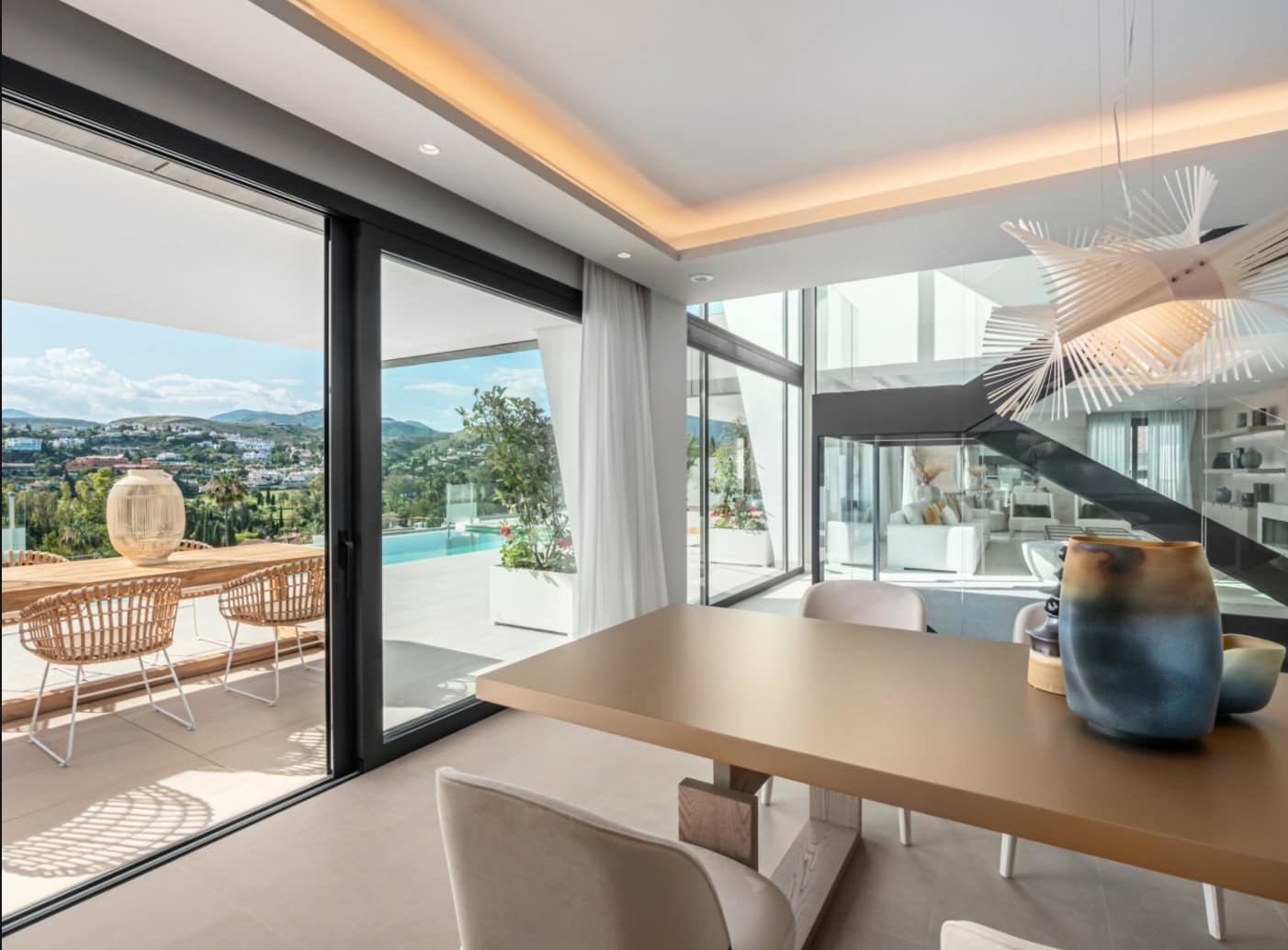 4 bedroom Villa for sale in Estepona with pool garage - € 2,350,000 (Ref: 8464463)