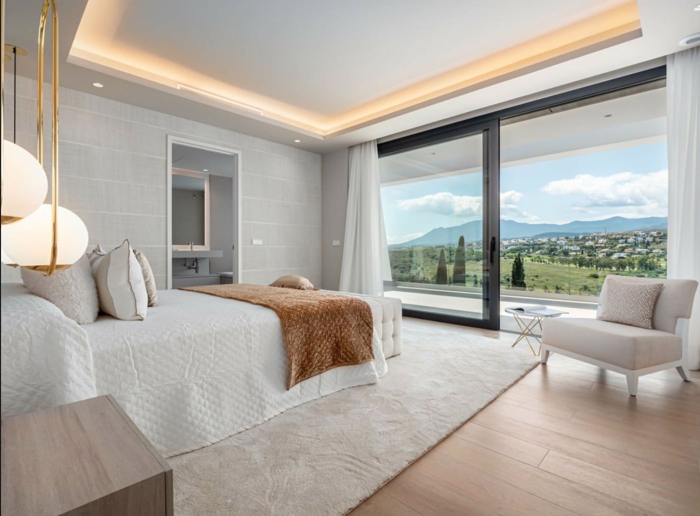 4 bedroom Villa for sale in Estepona with pool garage - € 2,350,000 (Ref: 8464463)