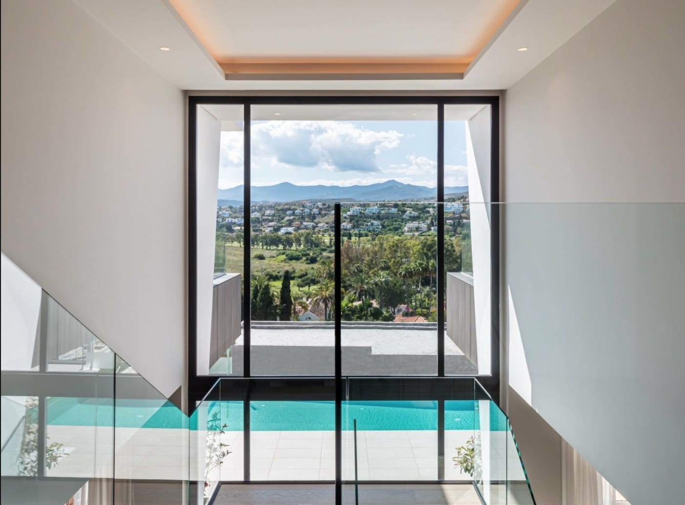 4 bedroom Villa for sale in Estepona with pool garage - € 2,350,000 (Ref: 8464463)