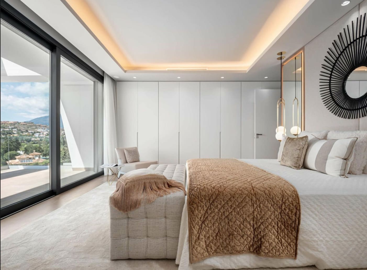 4 bedroom Villa for sale in Estepona with pool garage - € 2,350,000 (Ref: 8464463)