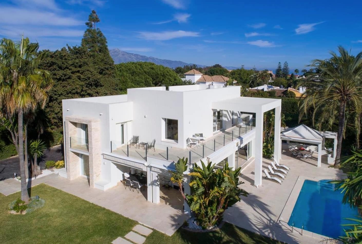 5 slaapkamer Villa te koop in Guadalmina met zwembad garage - € 2.400.000 (Ref: 8464465)