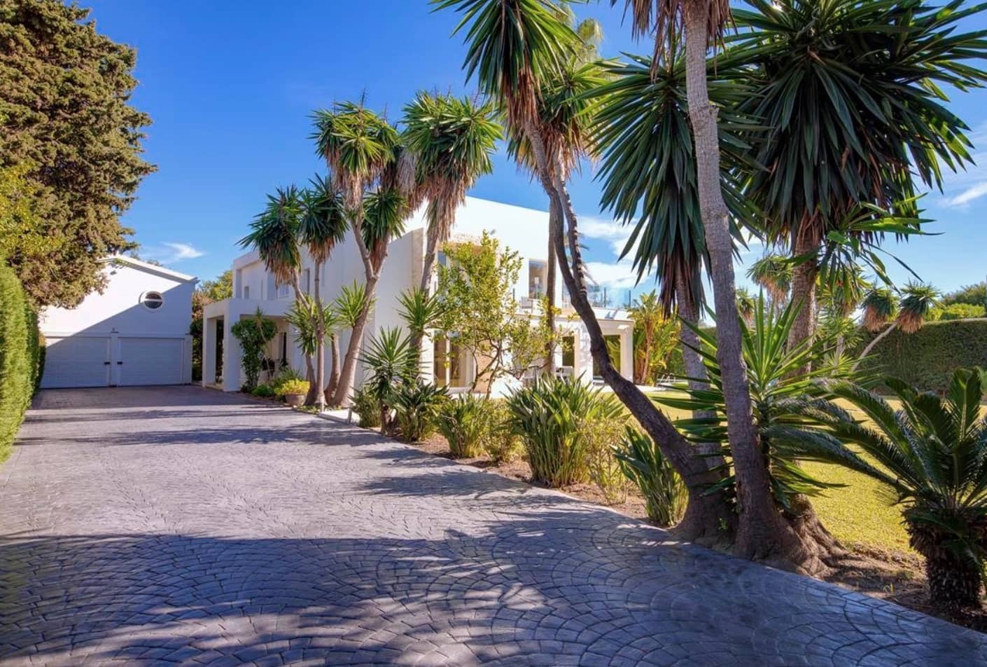 5 slaapkamer Villa te koop in Guadalmina met zwembad garage - € 2.400.000 (Ref: 8464465)