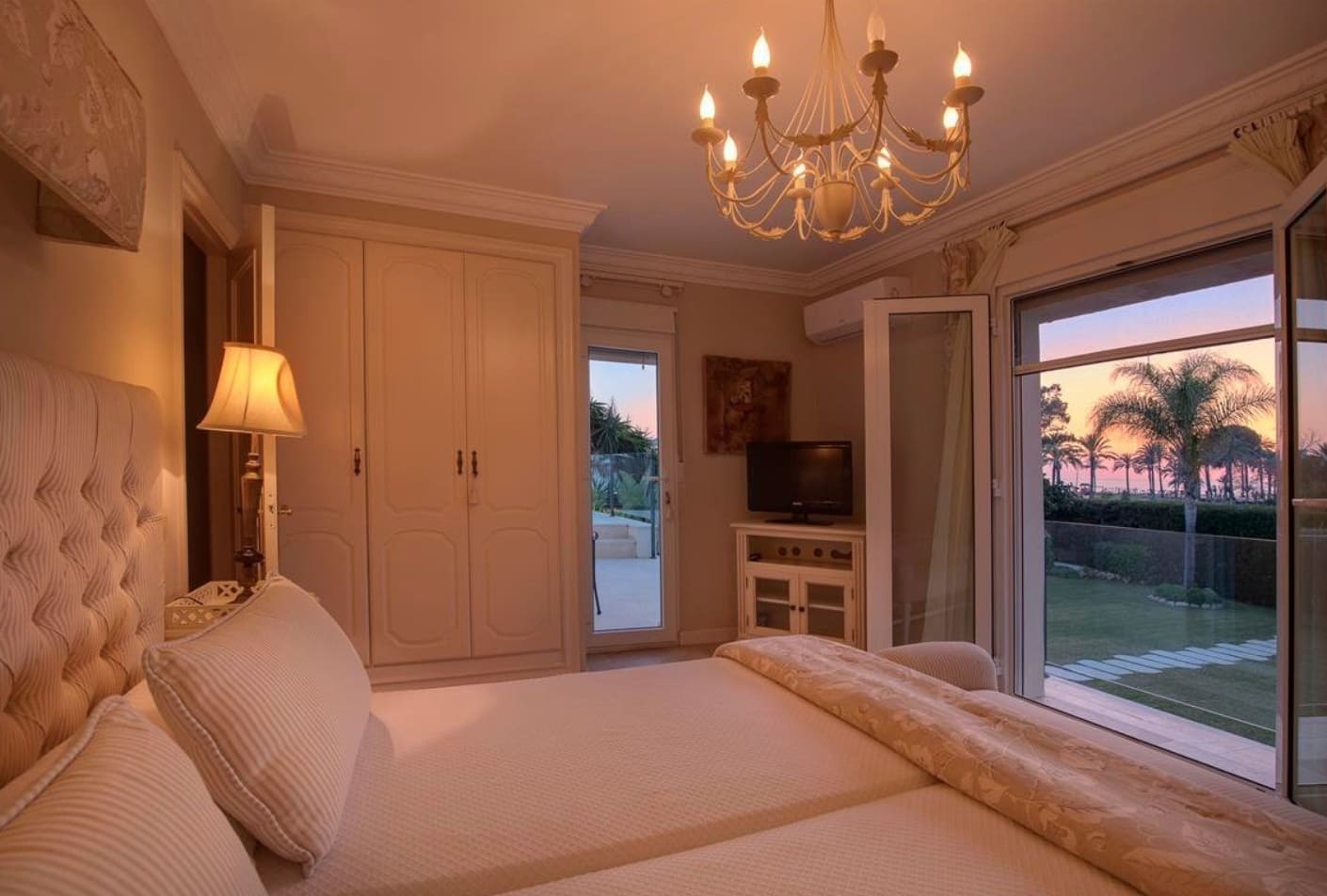 5 slaapkamer Villa te koop in Guadalmina met zwembad garage - € 2.400.000 (Ref: 8464465)