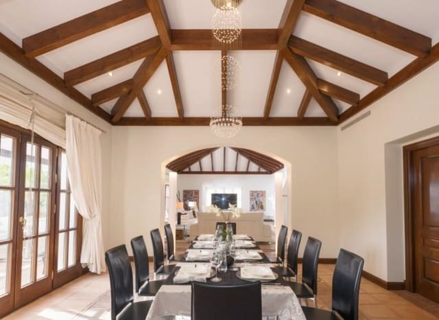 6 makuuhuone Huvila myytävänä paikassa Marbella mukana uima-altaan 
autotalli - 3 700 000 € (Ref: 8464469)