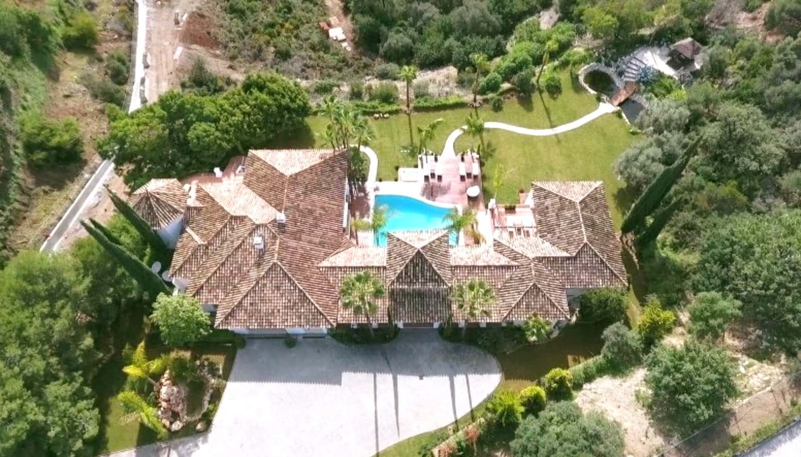 6 bedroom Villa for sale in Marbella with pool garage - € 3,700,000 (Ref: 8464469)