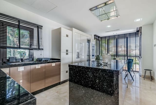 5 quarto Moradia para venda em Marbella com piscina garagem - 4 500 000 € (Ref: 8464471)