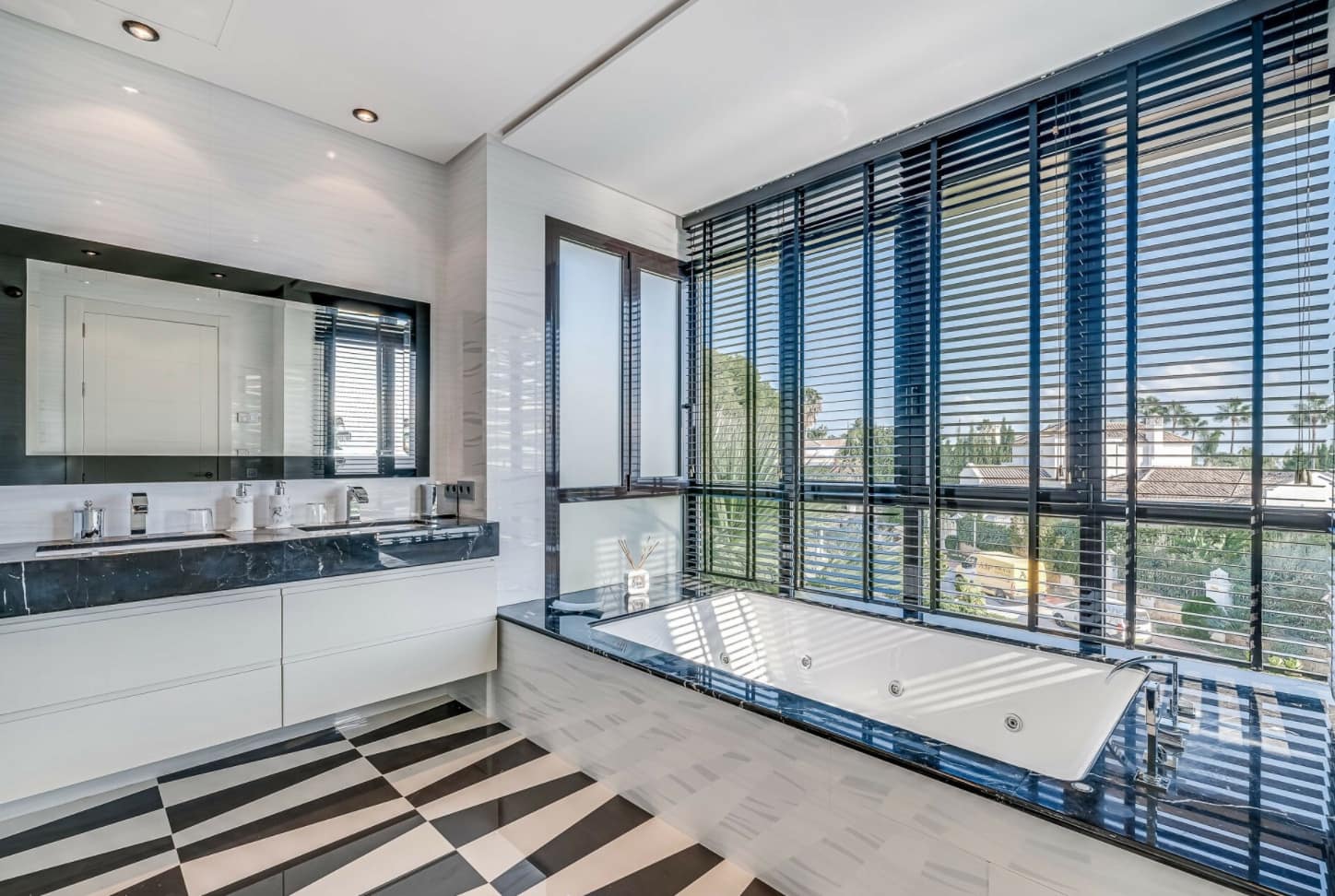 Chalet de 5 habitaciones en Marbella en venta con piscina garaje - 4.500.000 € (Ref: 8464471)