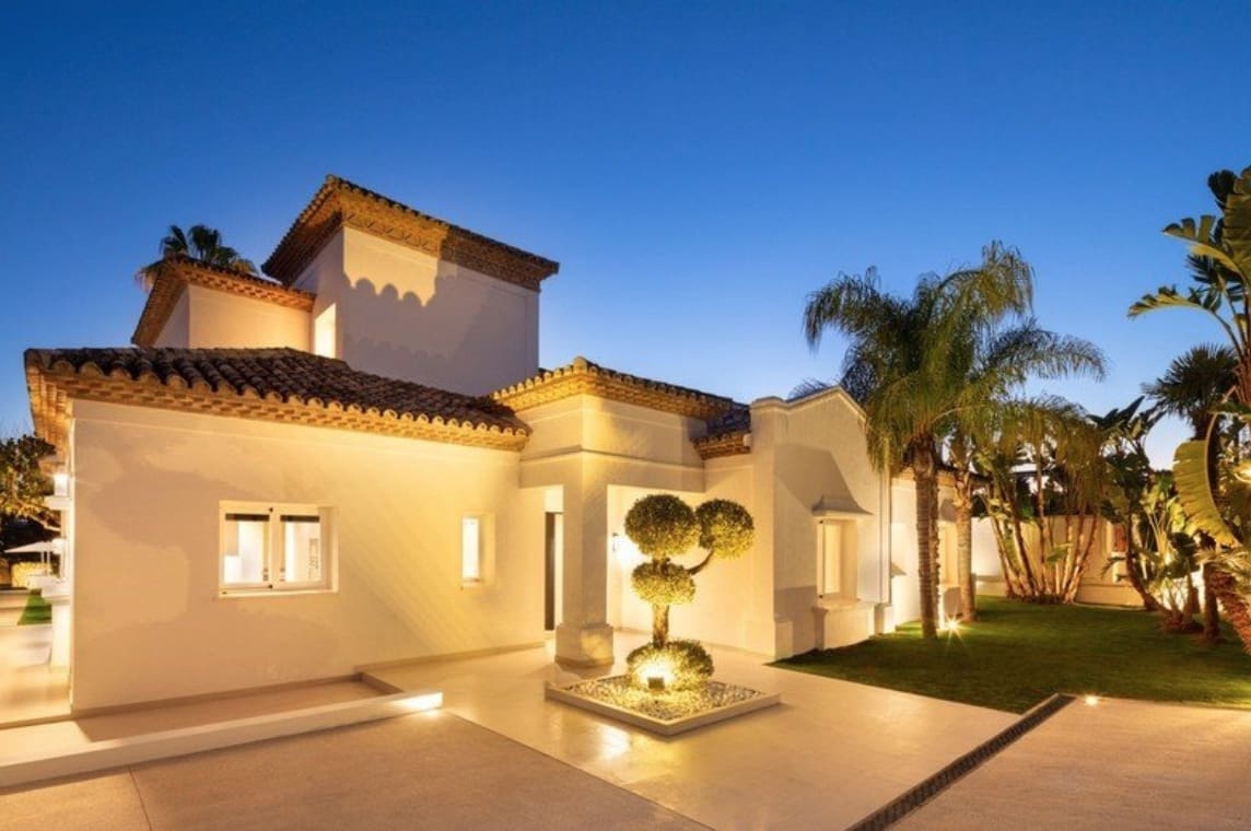 4 soverom Villa til salgs i Nueva Andalucia med svømmebasseng garasje - € 3 250 000 (Ref: 8464473)