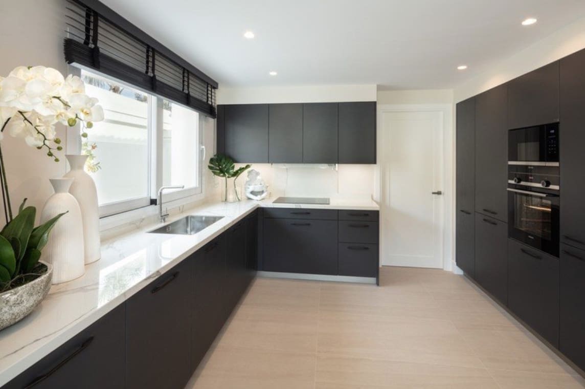 4 soverom Villa til salgs i Nueva Andalucia med svømmebasseng garasje - € 3 250 000 (Ref: 8464473)