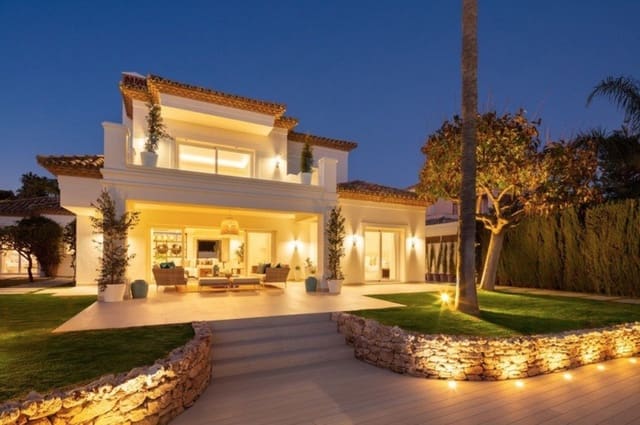 4 sovrum Villa till salu i Nueva Andalucia, Marbella med pool garage - 3 250 000 € (Ref: 8464473)