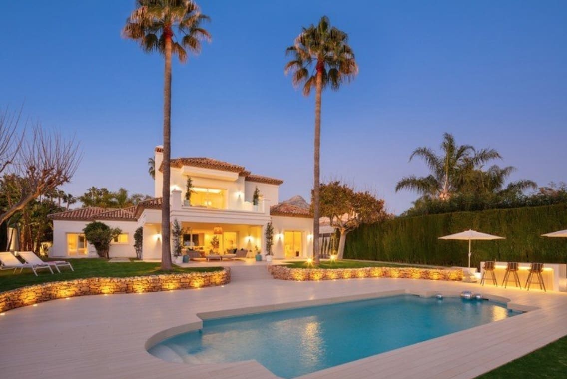 4 soverom Villa til salgs i Nueva Andalucia med svømmebasseng garasje - € 3 250 000 (Ref: 8464473)