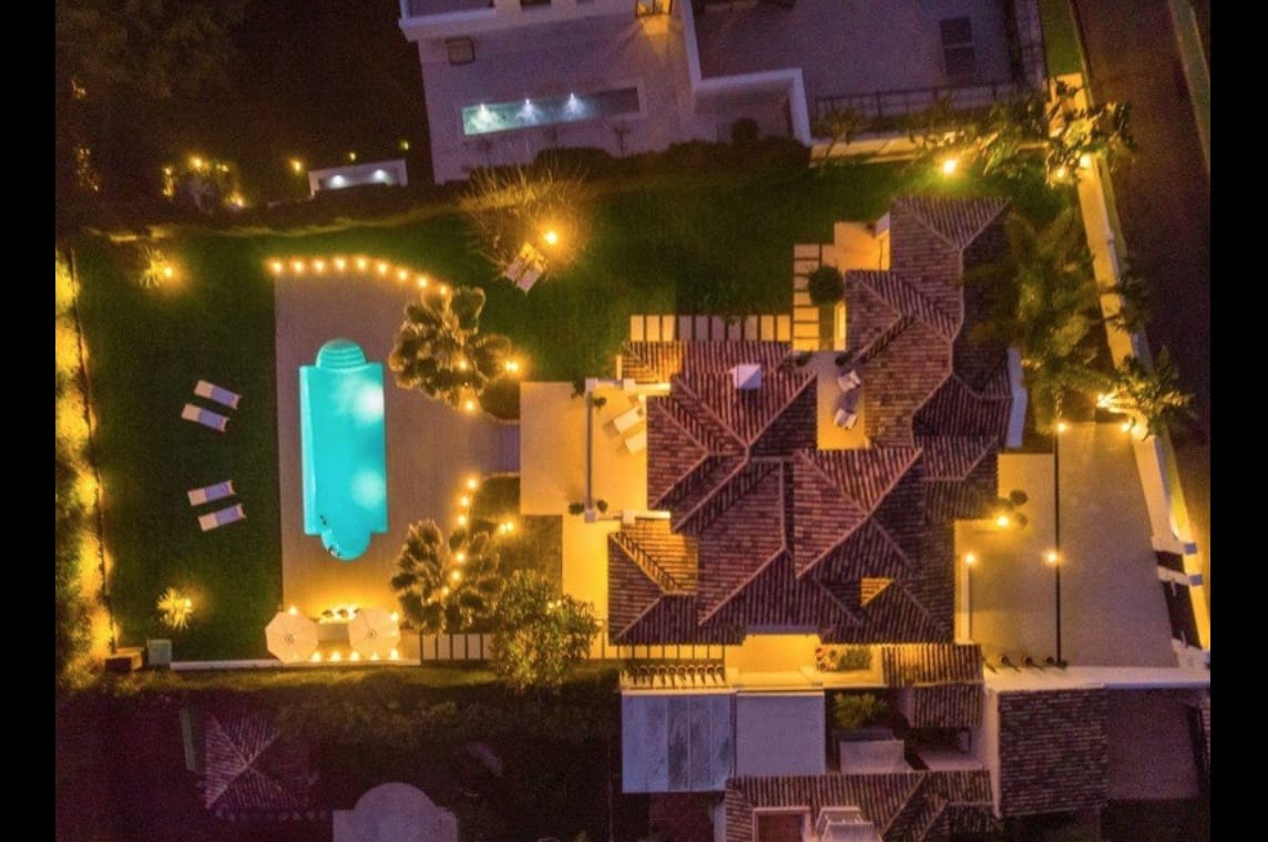 4 soverom Villa til salgs i Nueva Andalucia med svømmebasseng garasje - € 3 250 000 (Ref: 8464473)