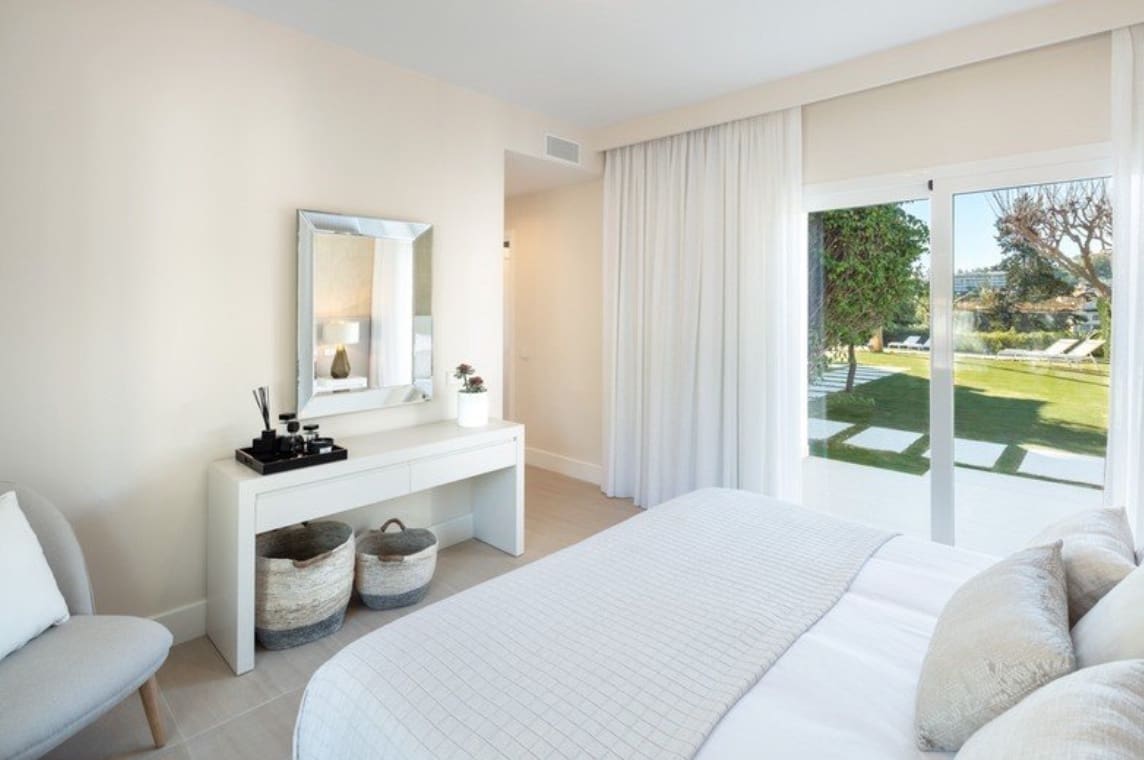 4 soverom Villa til salgs i Nueva Andalucia med svømmebasseng garasje - € 3 250 000 (Ref: 8464473)