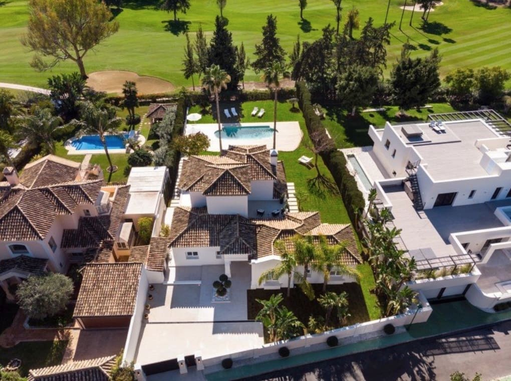 4 soverom Villa til salgs i Nueva Andalucia med svømmebasseng garasje - € 3 250 000 (Ref: 8464473)