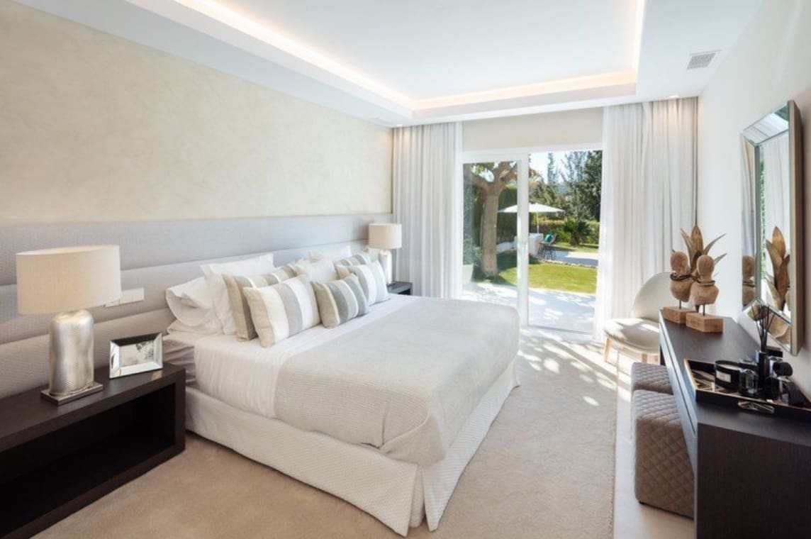 4 soverom Villa til salgs i Nueva Andalucia med svømmebasseng garasje - € 3 250 000 (Ref: 8464473)