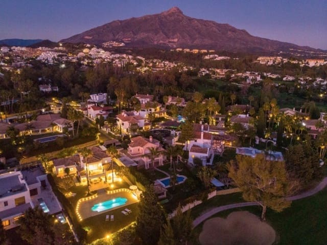 4 sovrum Villa till salu i Nueva Andalucia, Marbella med pool garage - 3 250 000 € (Ref: 8464473)