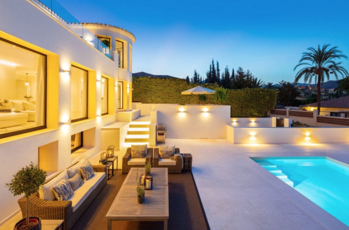 4 bedroom Villa for sale in Nueva Andalucia with pool garage - € 3,245,000 (Ref: 8464474)