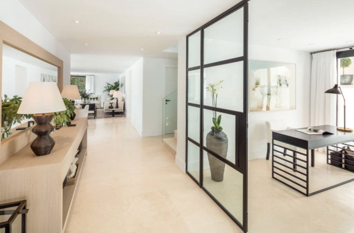 4 bedroom Villa for sale in Nueva Andalucia with pool garage - € 3,245,000 (Ref: 8464474)